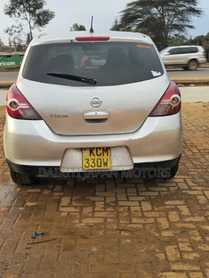 Nissan Tiida 2010 Silver