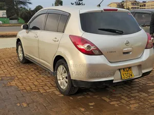 Nissan Tiida 2010 Silver