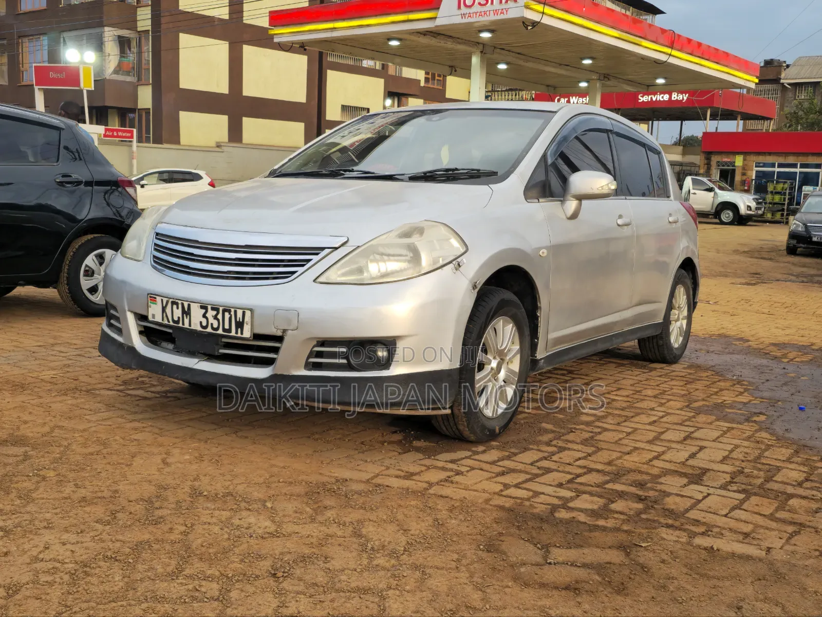 Nissan Tiida 2010 Silver