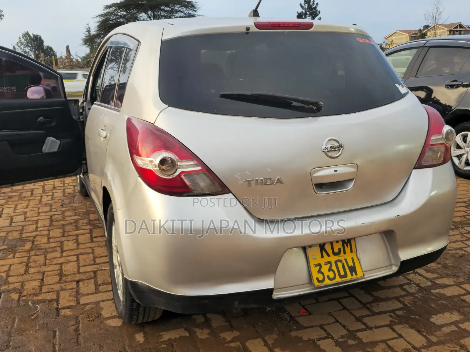 Nissan Tiida 2010 Silver