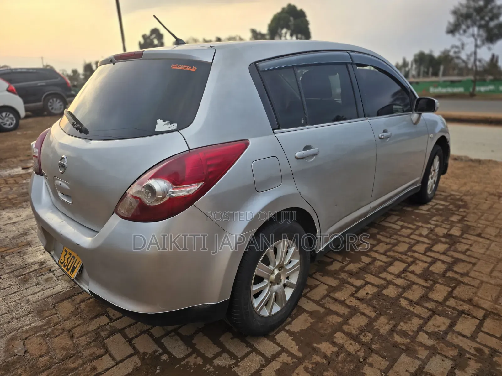 Nissan Tiida 2010 Silver