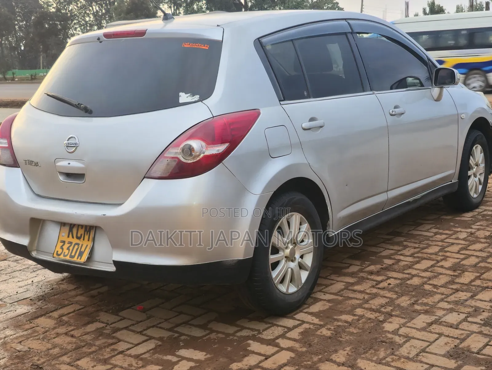 Nissan Tiida 2010 Silver