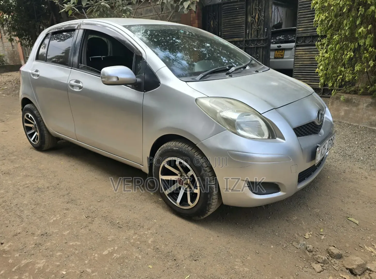 Toyota Vitz 2008 Silver