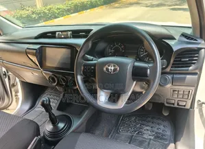 Toyota Hilux 2025 White