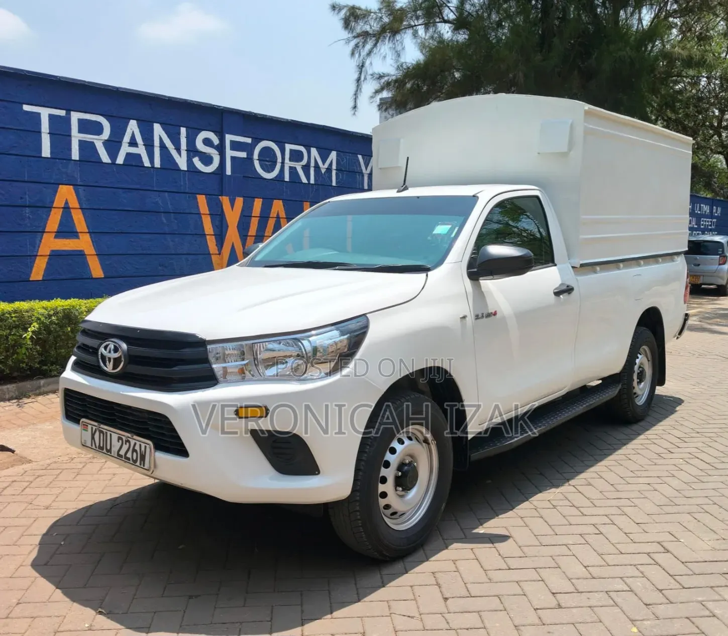 Toyota Hilux 2025 White