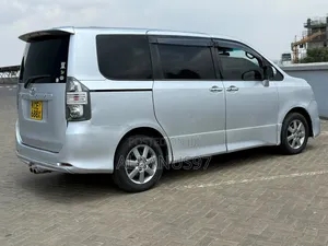 Toyota Voxy 2008 Silver