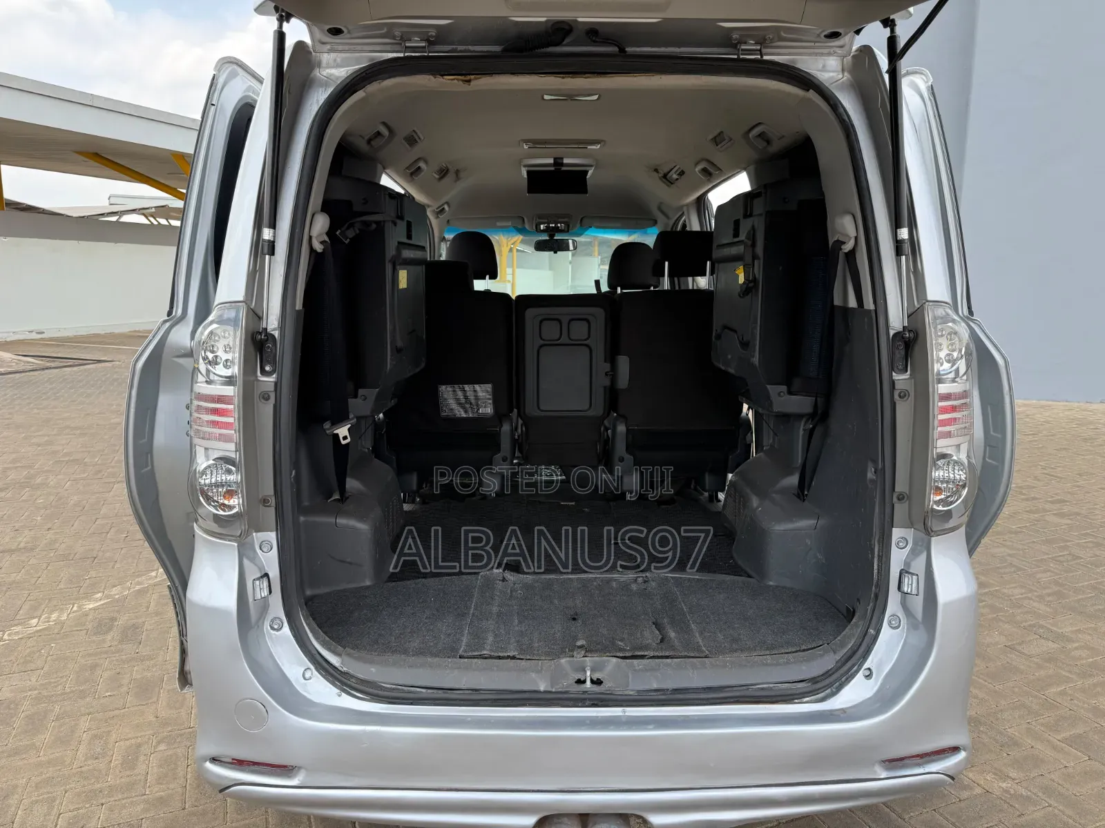 Toyota Voxy 2008 Silver