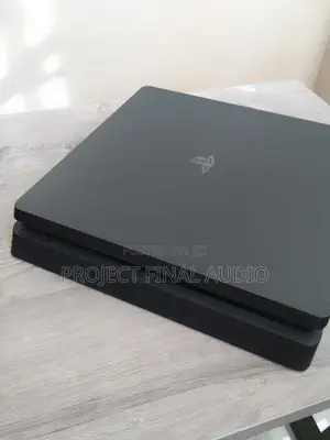 Play Station 4 Slim