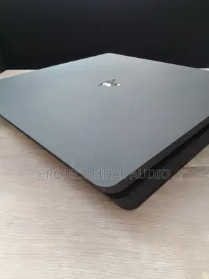 Play Station 4 Slim