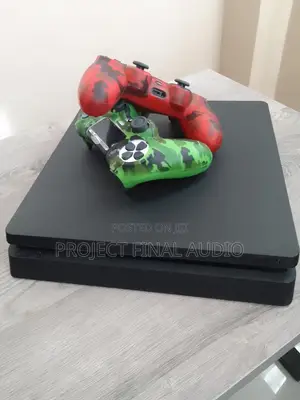 Play Station 4 Slim