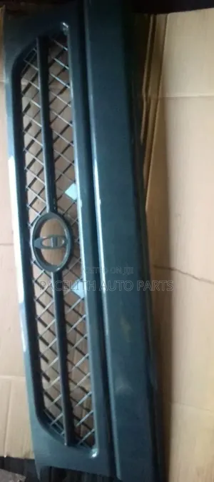 Grill Toyota Hiace 5l/ Shark