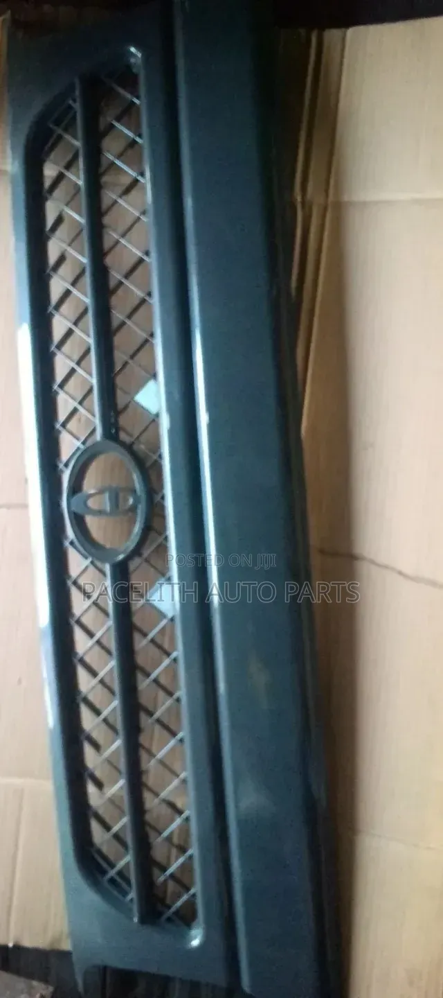 Grill Toyota Hiace 5l/ Shark