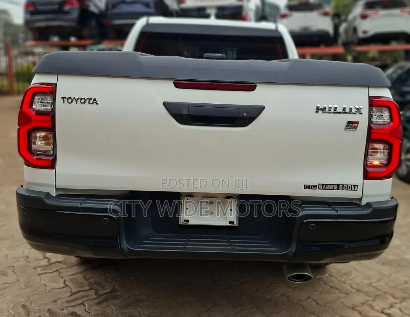 Toyota Hilux 2023 White