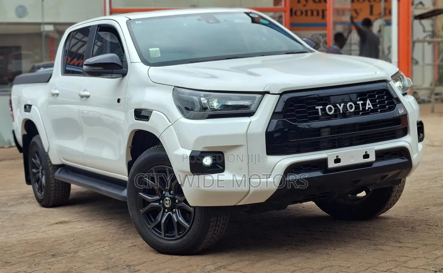 Toyota Hilux 2023 White