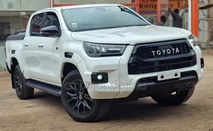 Toyota Hilux 2023 White