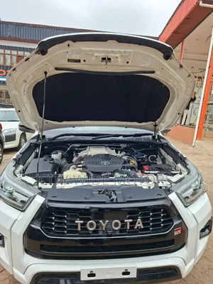 Toyota Hilux 2023 White