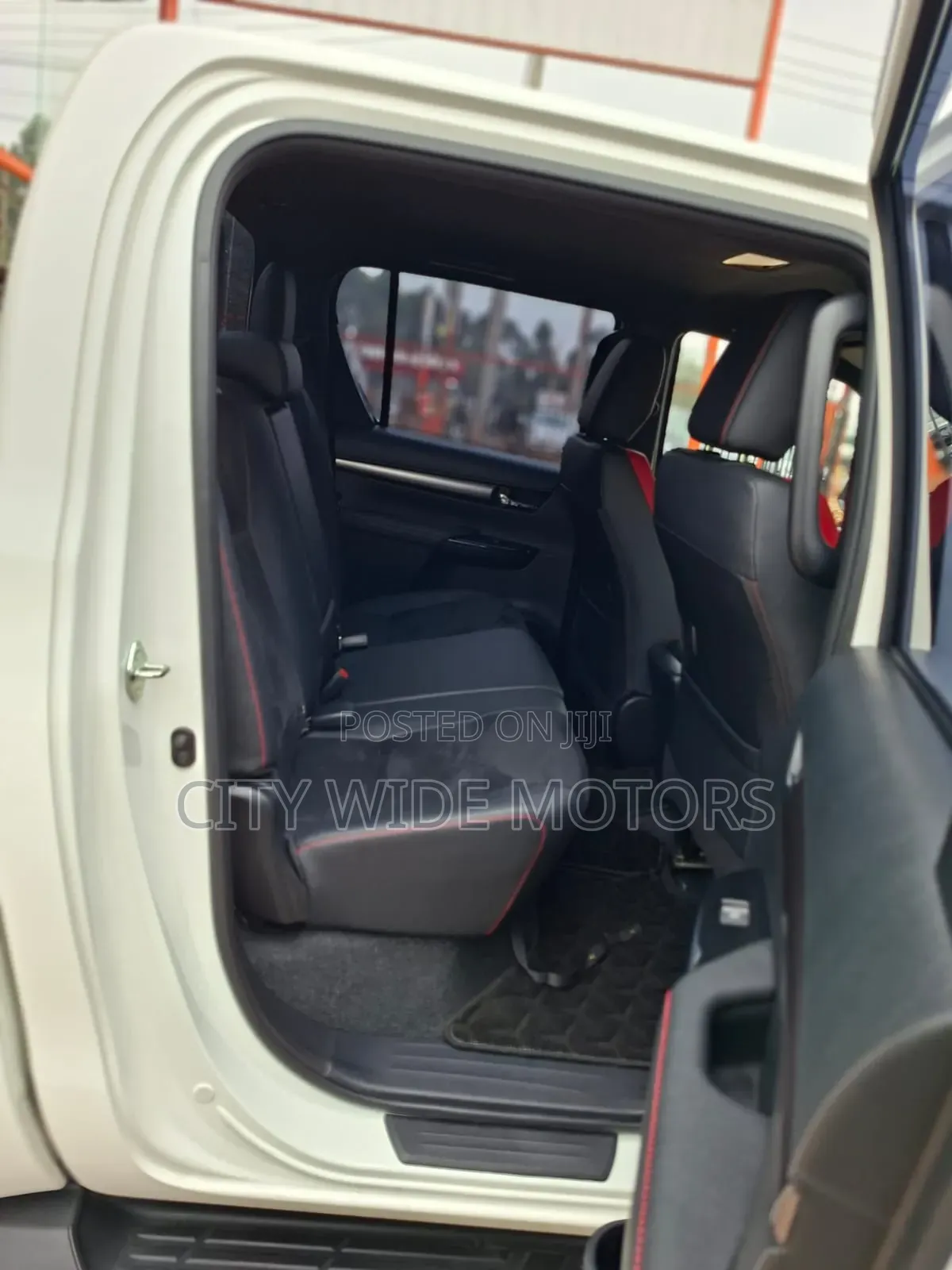 Toyota Hilux 2023 White