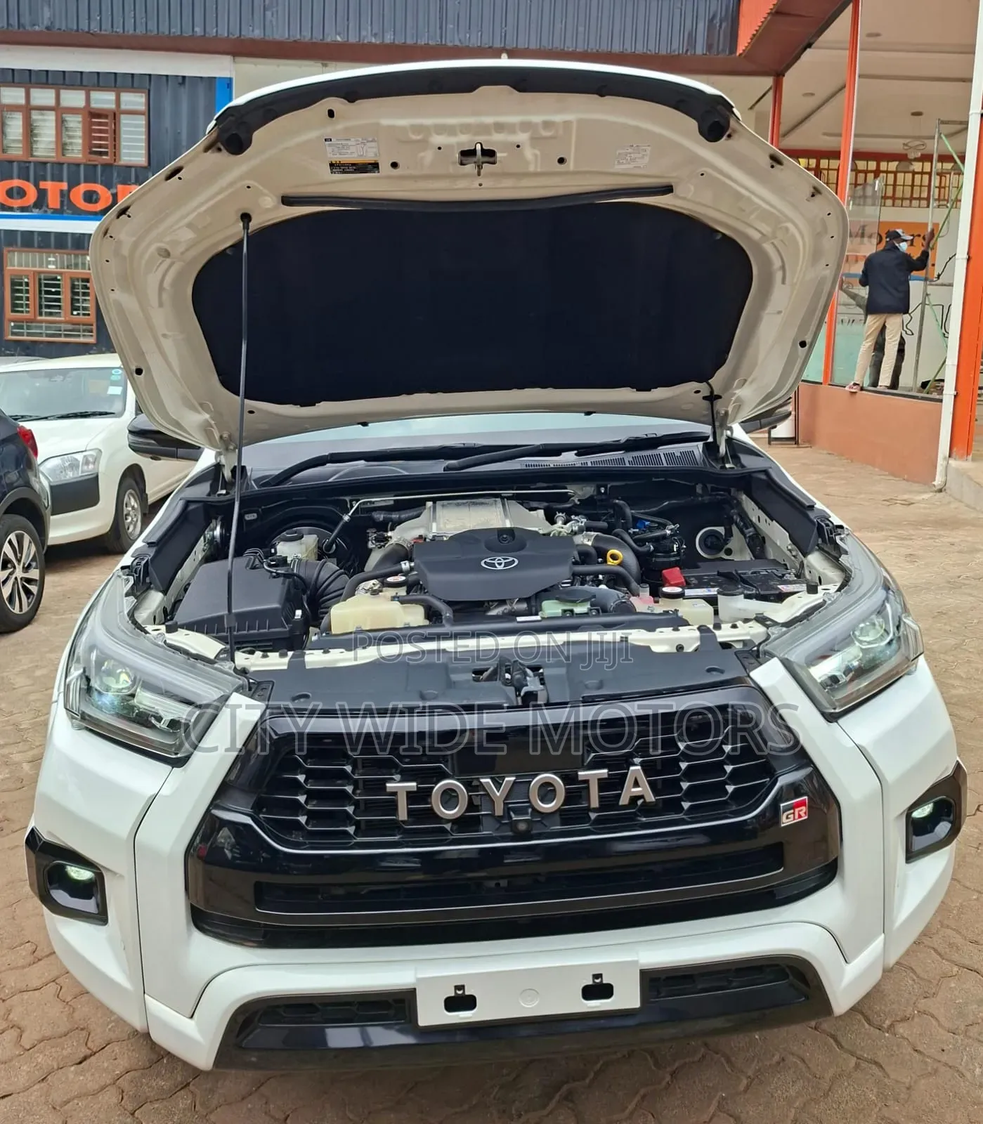 Toyota Hilux 2023 White