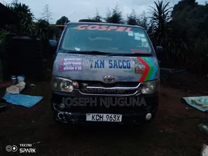 Toyota HiAce 2010 Silver
