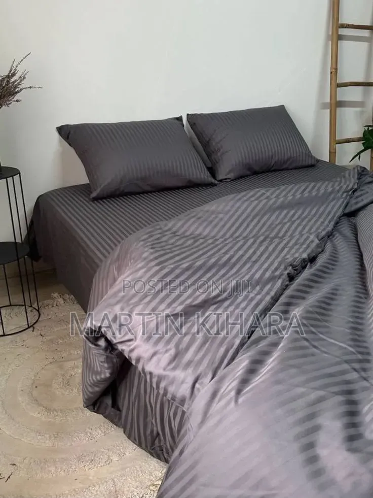 4 PCS Duvet Cover Set Luxury Soft Pintuck Material
 *Size ; 6*6/6*7*