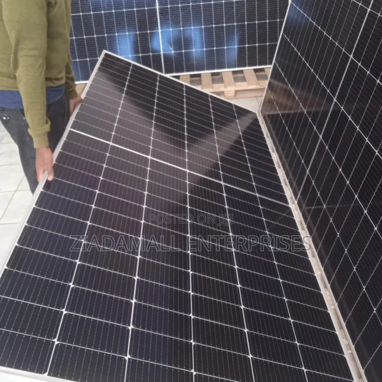 Highly Recommended 300W Solar Panel for Homes, Shops Offices