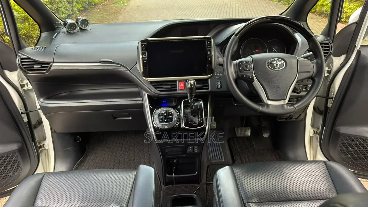 Toyota Esquire 2018 White