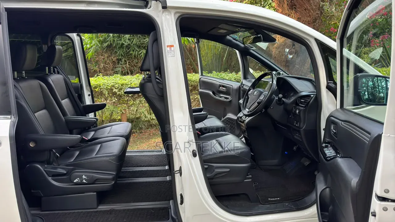 Toyota Esquire 2018 White