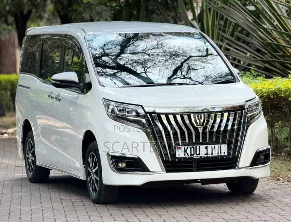 Toyota Esquire 2018 White