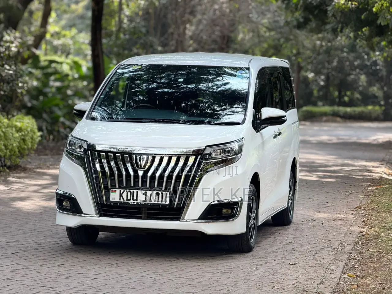 Toyota Esquire 2018 White
