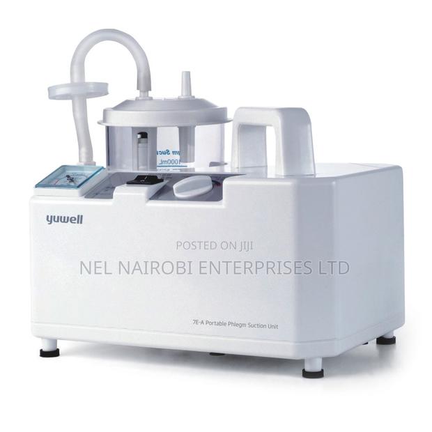 Yuwell Portable Suction Machine 7e-a With 17l/Min Flow Rate