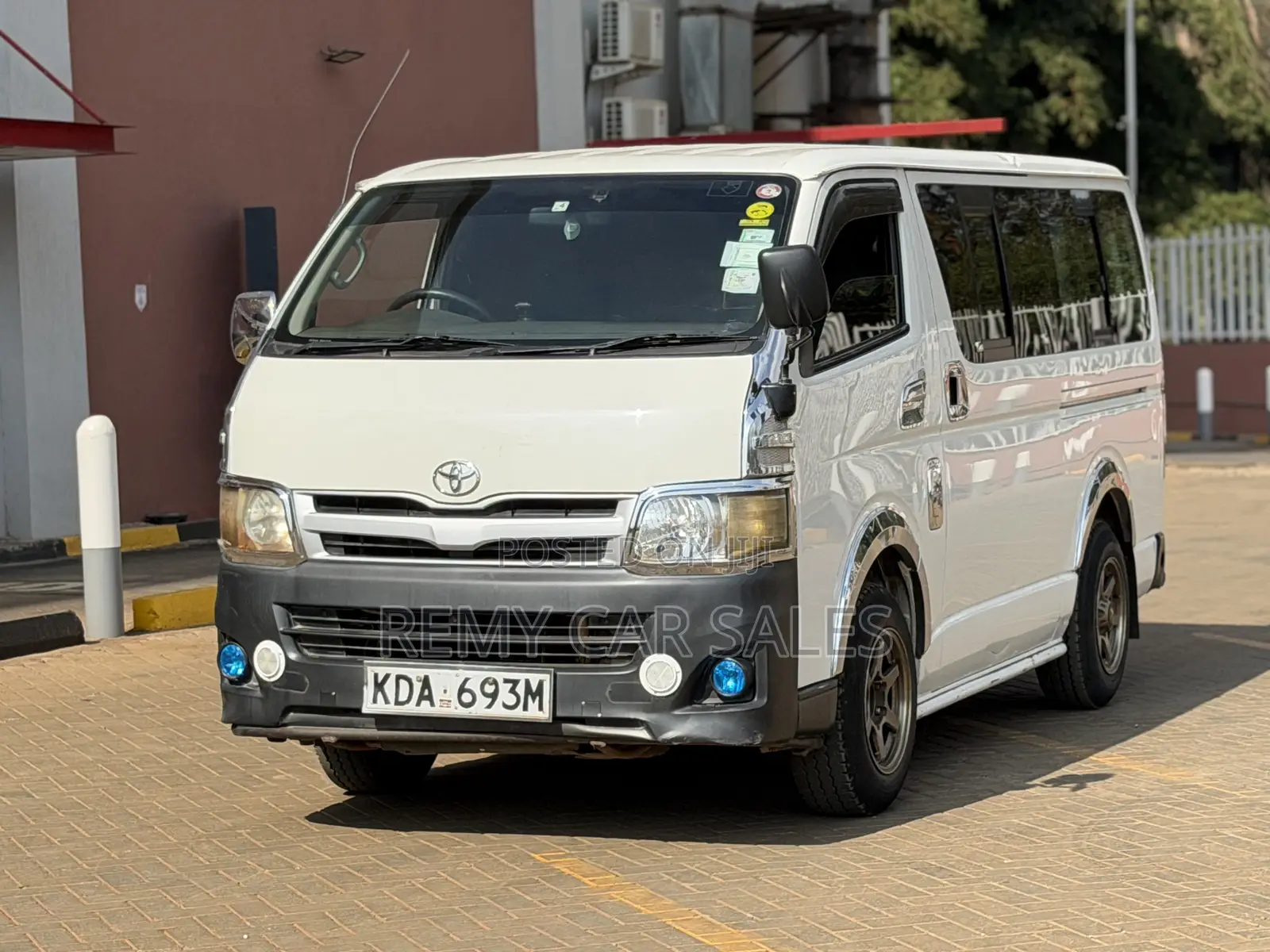 Toyota HiAce 2013 White