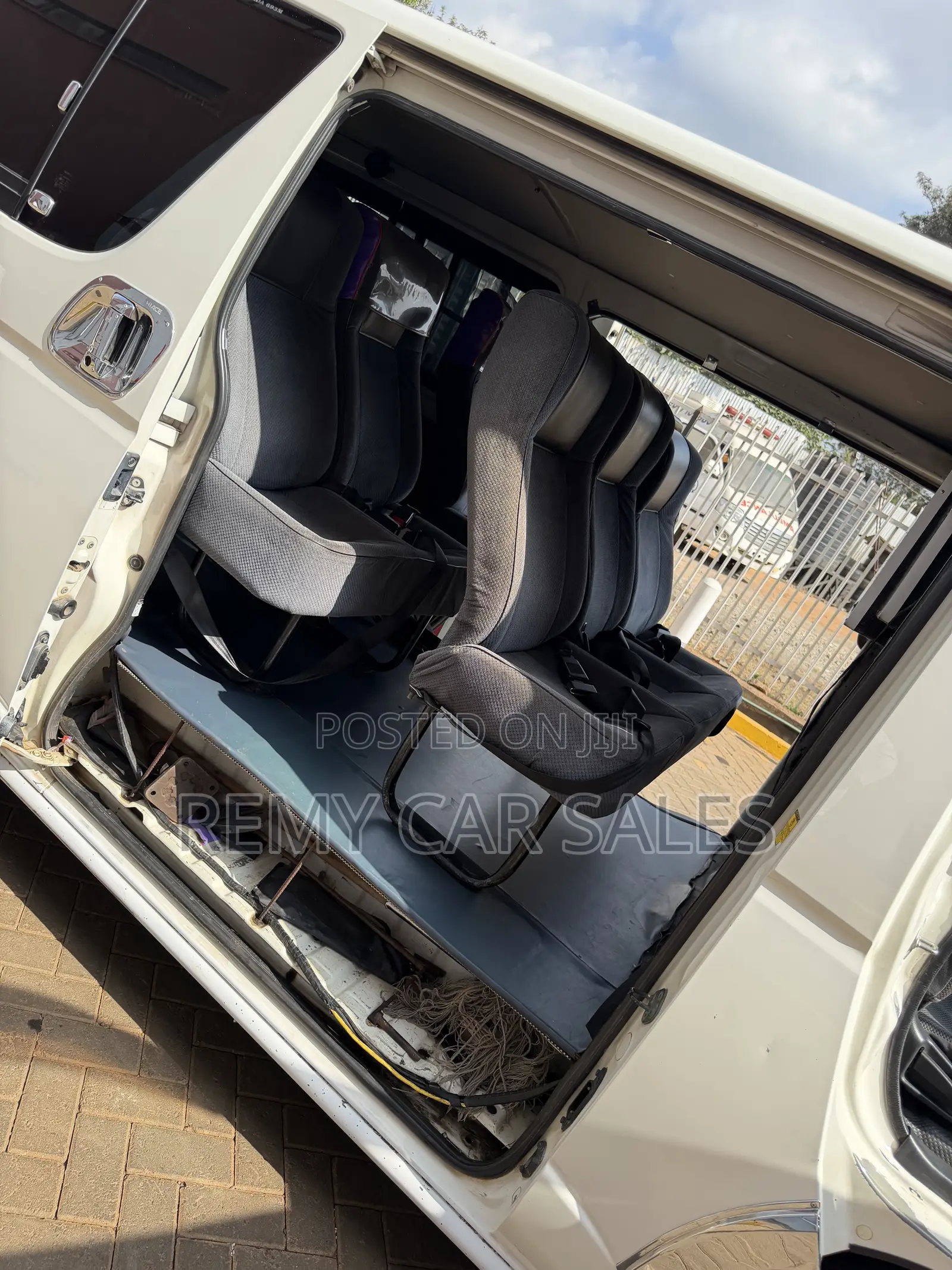 Toyota HiAce 2013 White