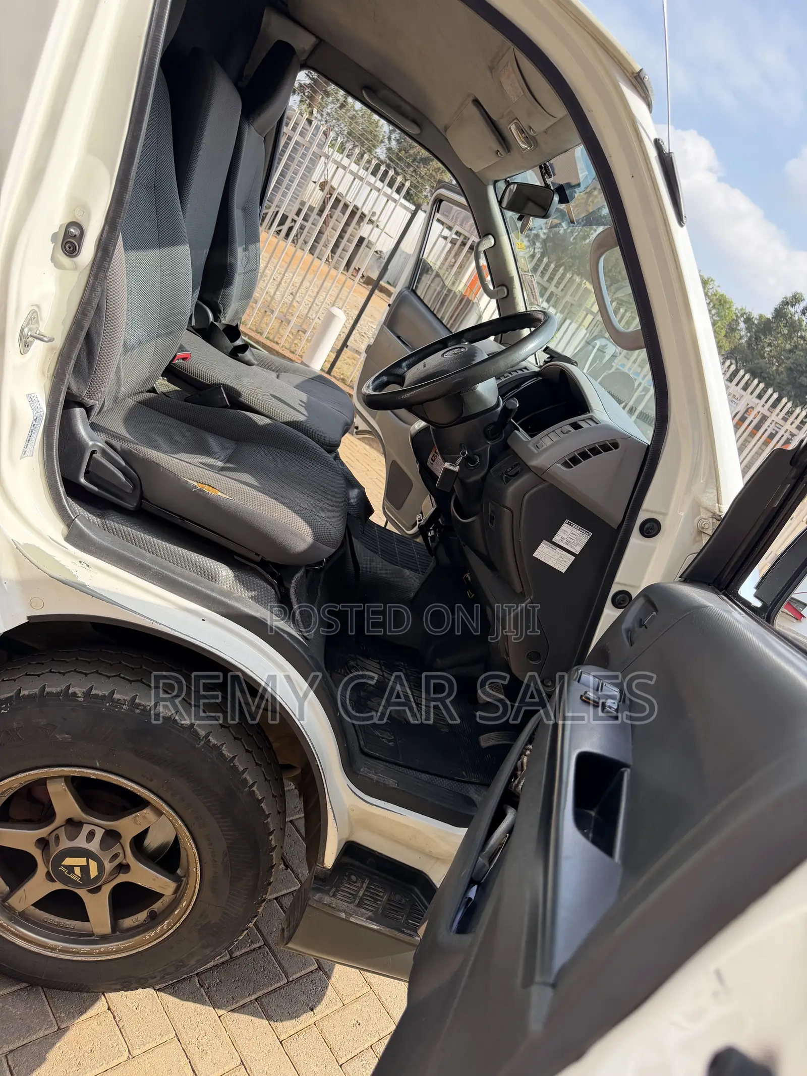 Toyota HiAce 2013 White