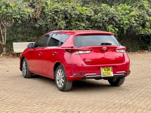 Toyota Auris 2016 Red