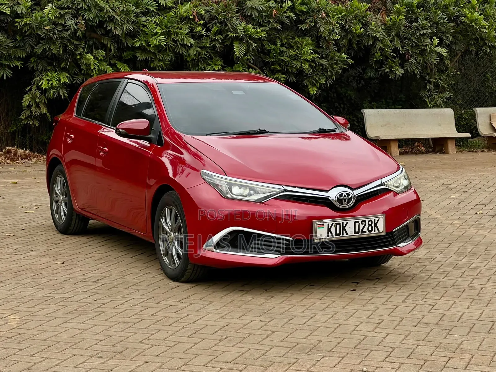 Toyota Auris 2016 Red