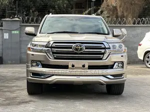 Toyota Land Cruiser 4.6 V8 ZX 2019 Gold