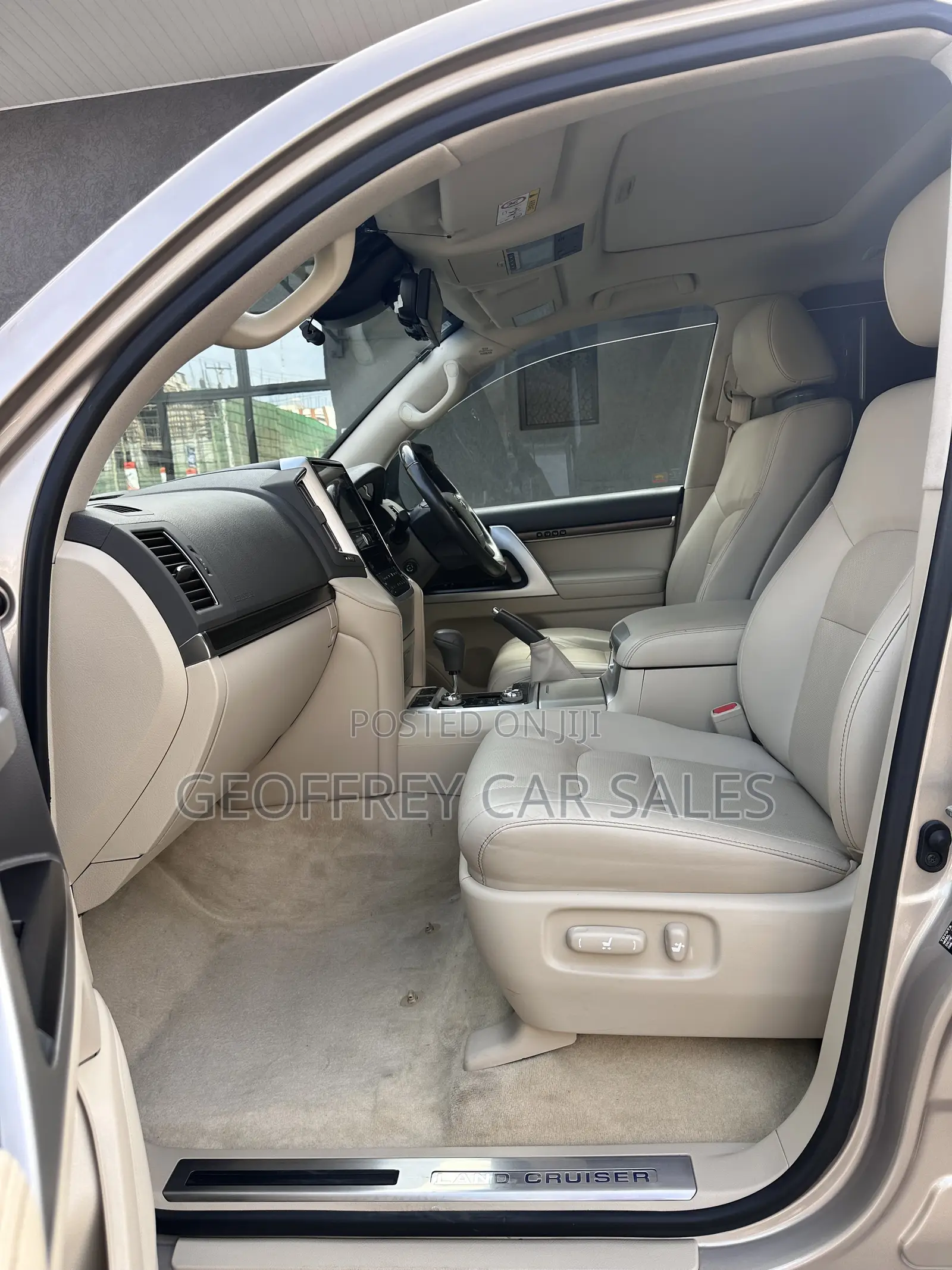 Toyota Land Cruiser 4.6 V8 ZX 2019 Gold