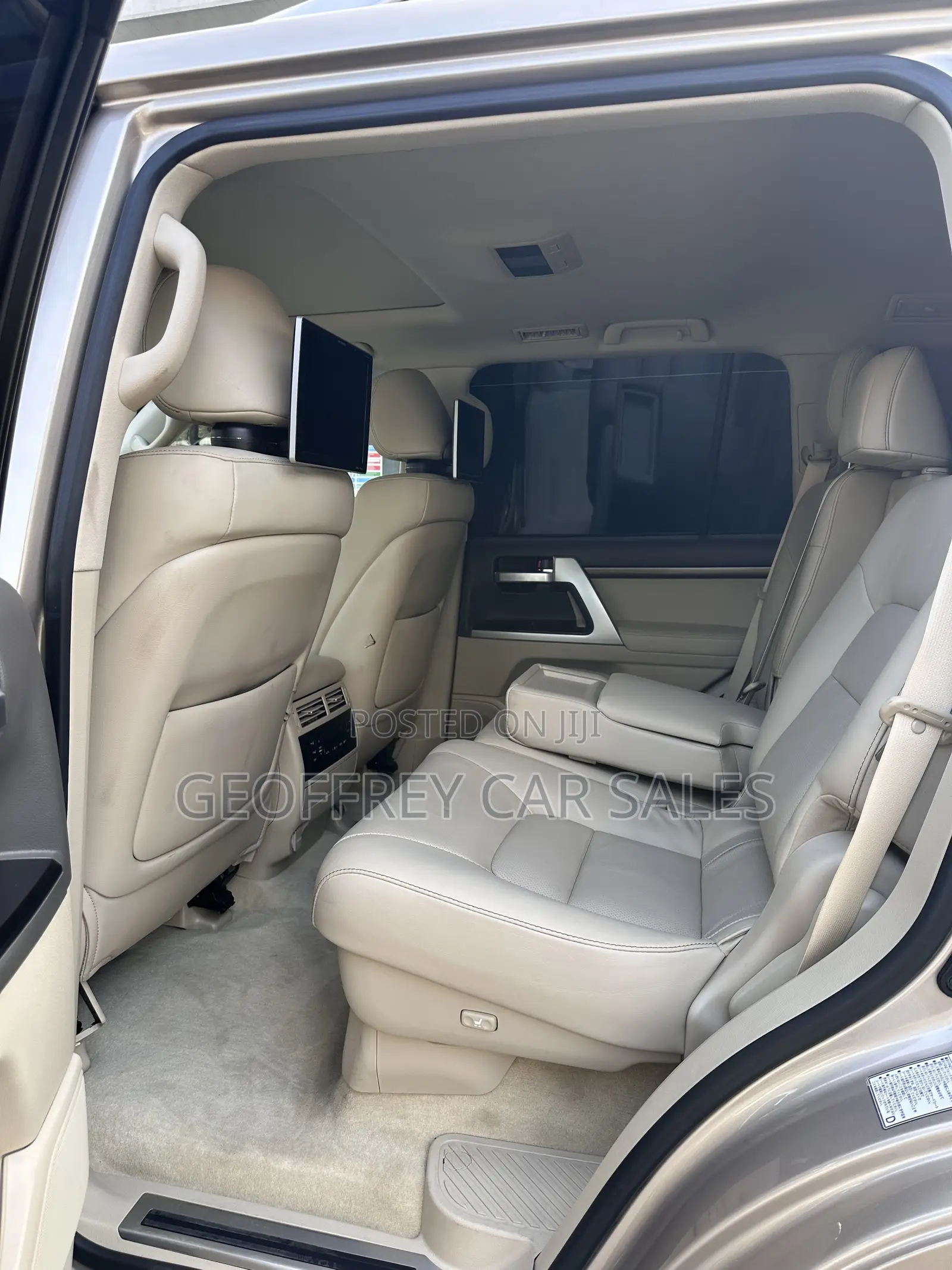 Toyota Land Cruiser 4.6 V8 ZX 2019 Gold