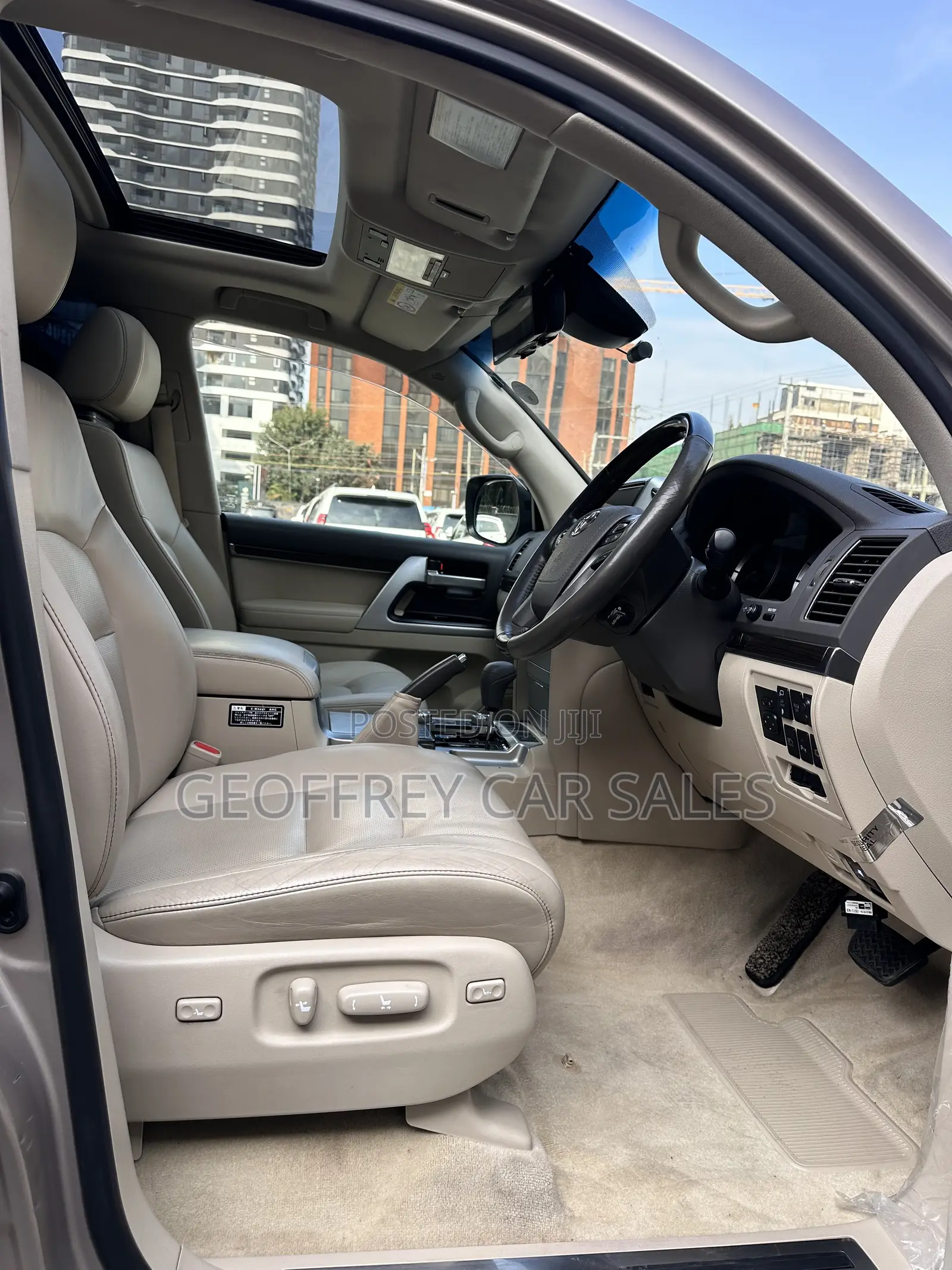 Toyota Land Cruiser 4.6 V8 ZX 2019 Gold
