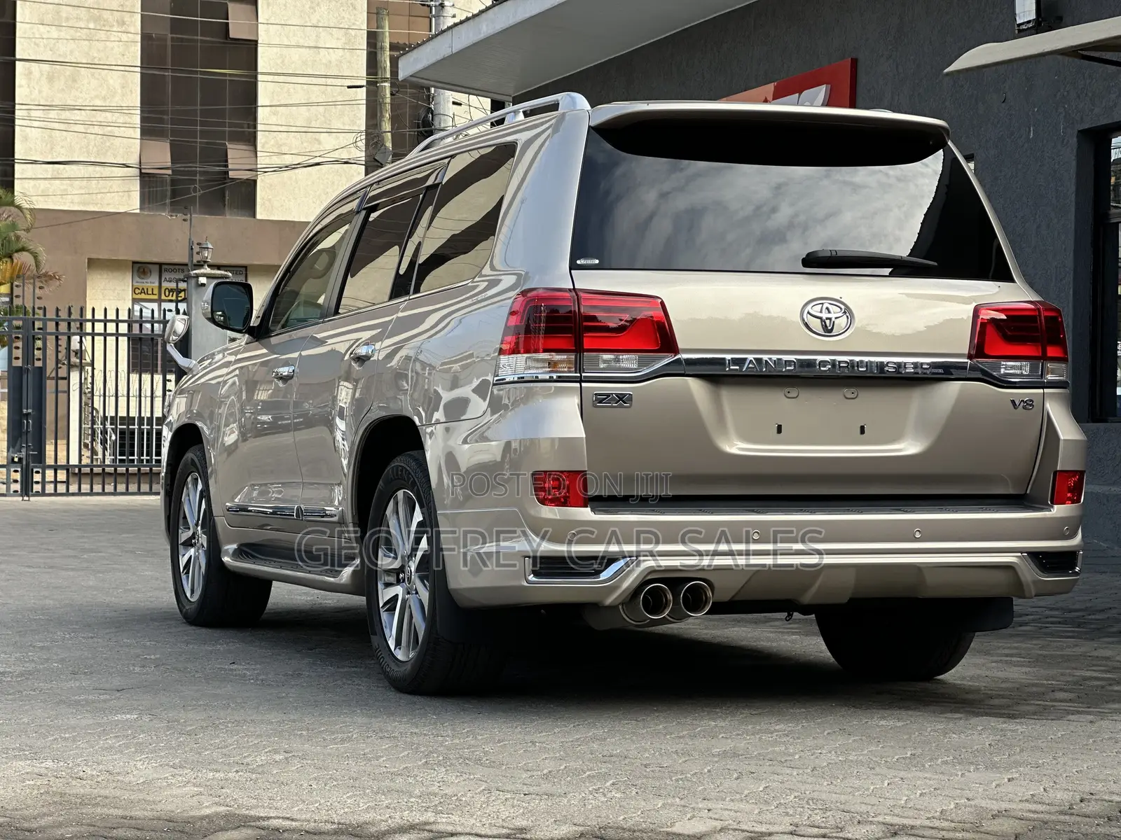 Toyota Land Cruiser 4.6 V8 ZX 2019 Gold