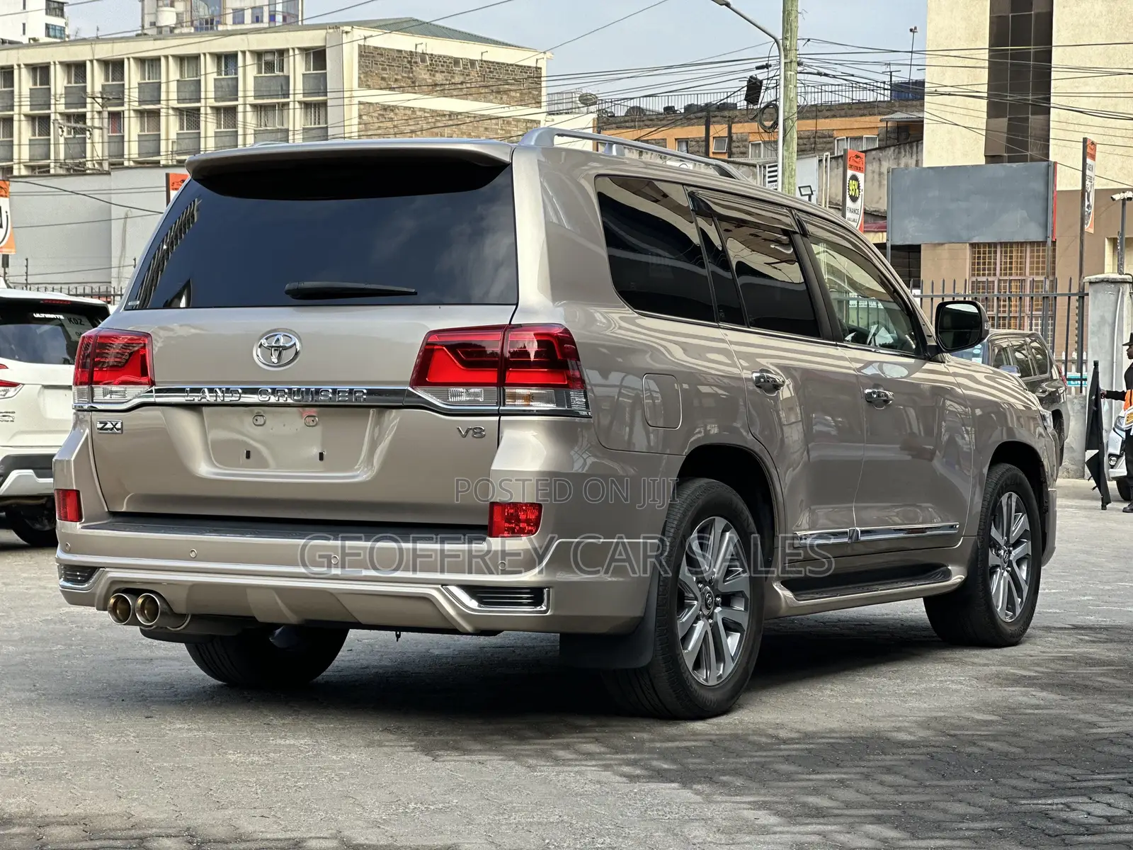 Toyota Land Cruiser 4.6 V8 ZX 2019 Gold