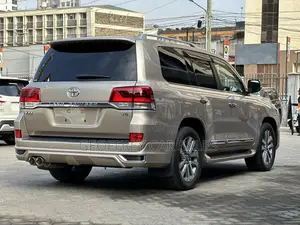 Toyota Land Cruiser 4.6 V8 ZX 2019 Gold