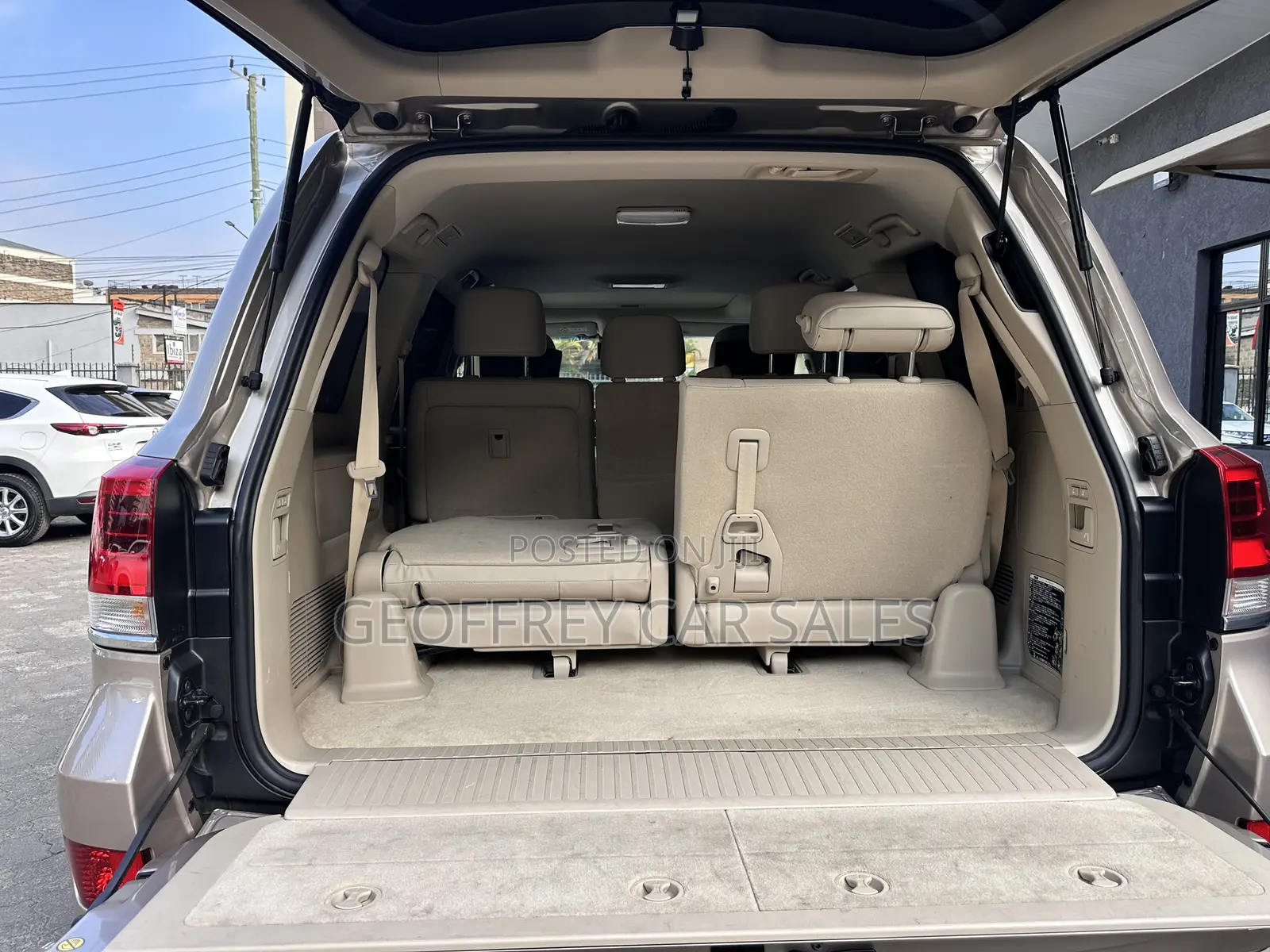 Toyota Land Cruiser 4.6 V8 ZX 2019 Gold
