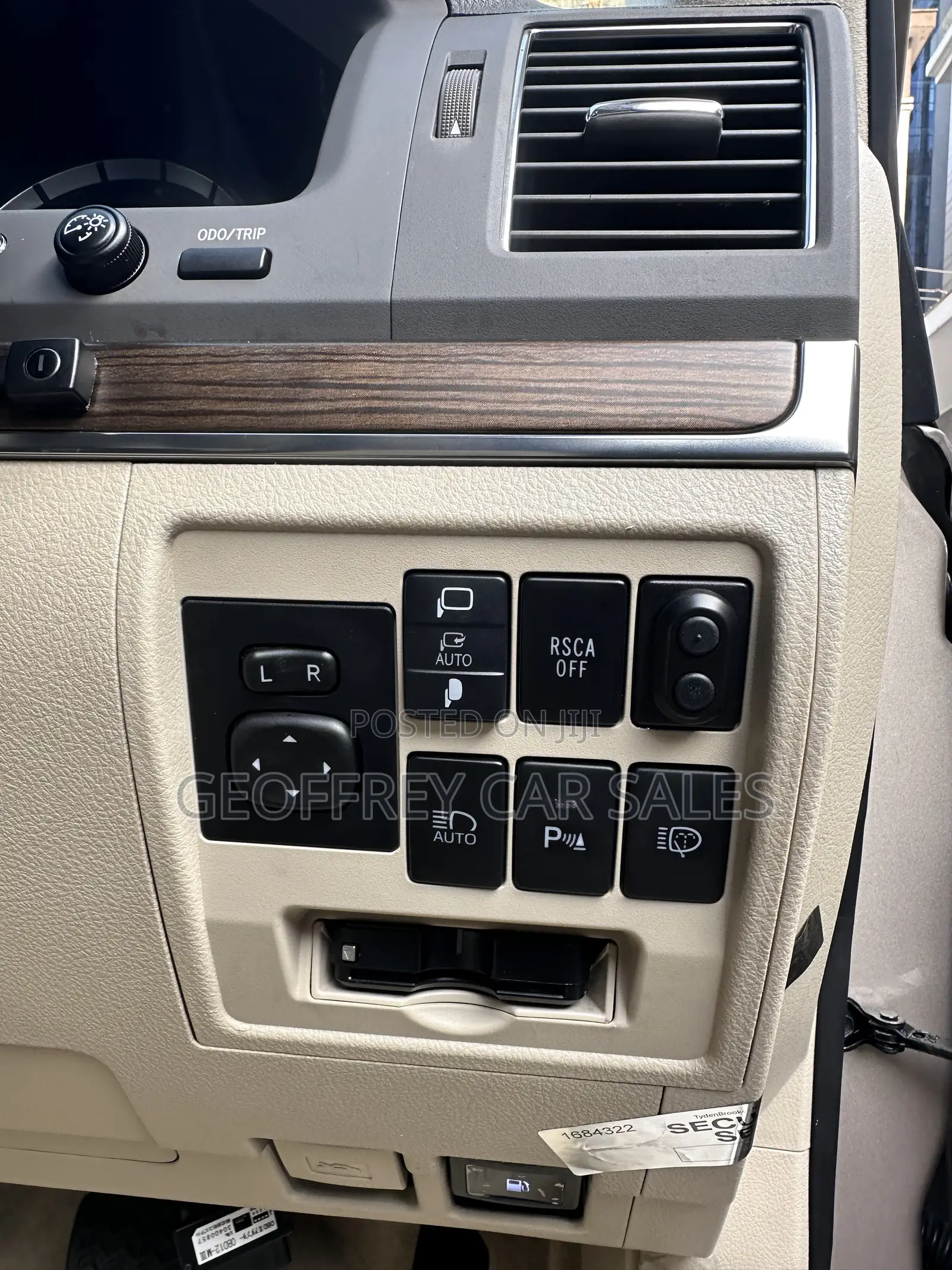 Toyota Land Cruiser 4.6 V8 ZX 2019 Gold