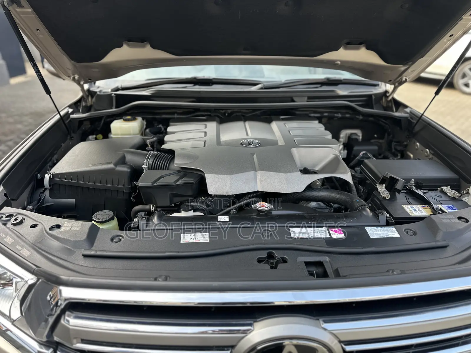 Toyota Land Cruiser 4.6 V8 ZX 2019 Gold