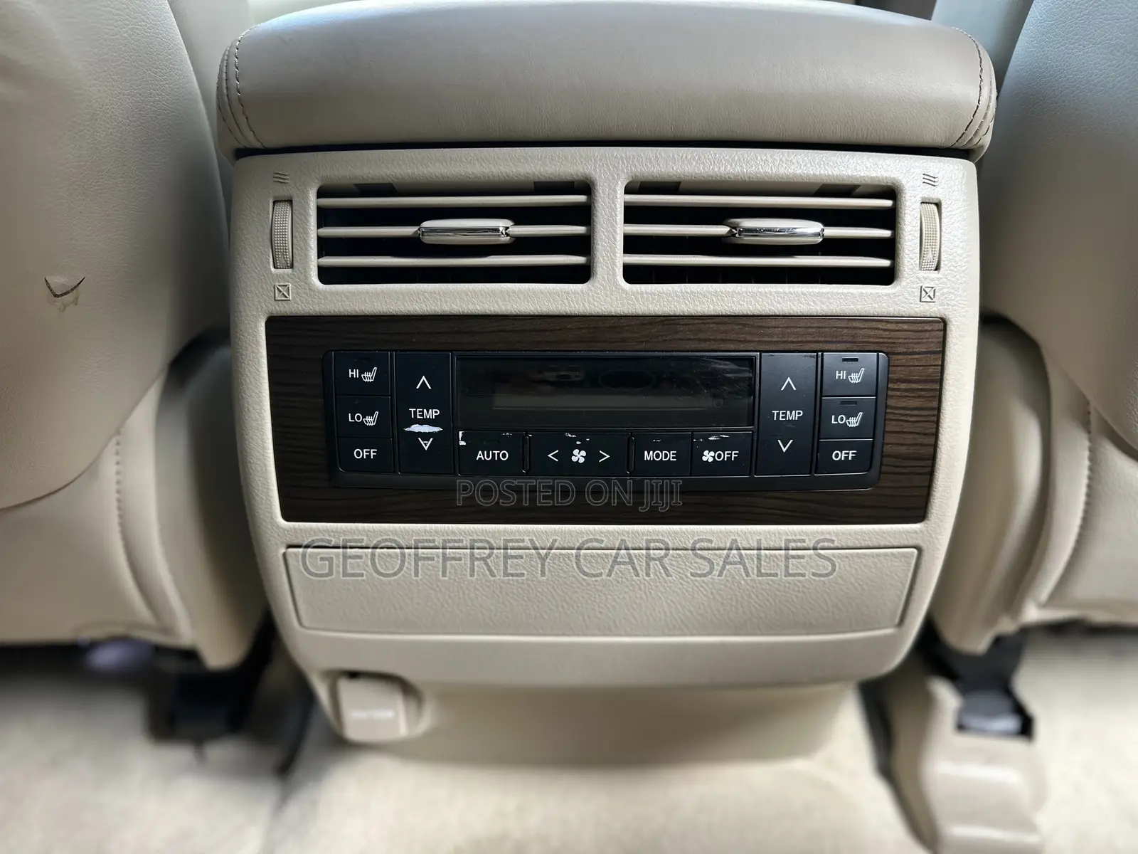 Toyota Land Cruiser 4.6 V8 ZX 2019 Gold