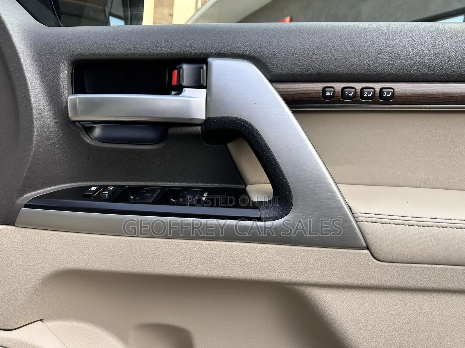 Toyota Land Cruiser 4.6 V8 ZX 2019 Gold
