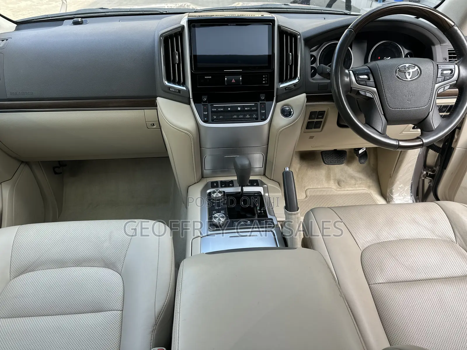 Toyota Land Cruiser 4.6 V8 ZX 2019 Gold