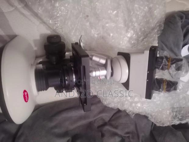 Microscope