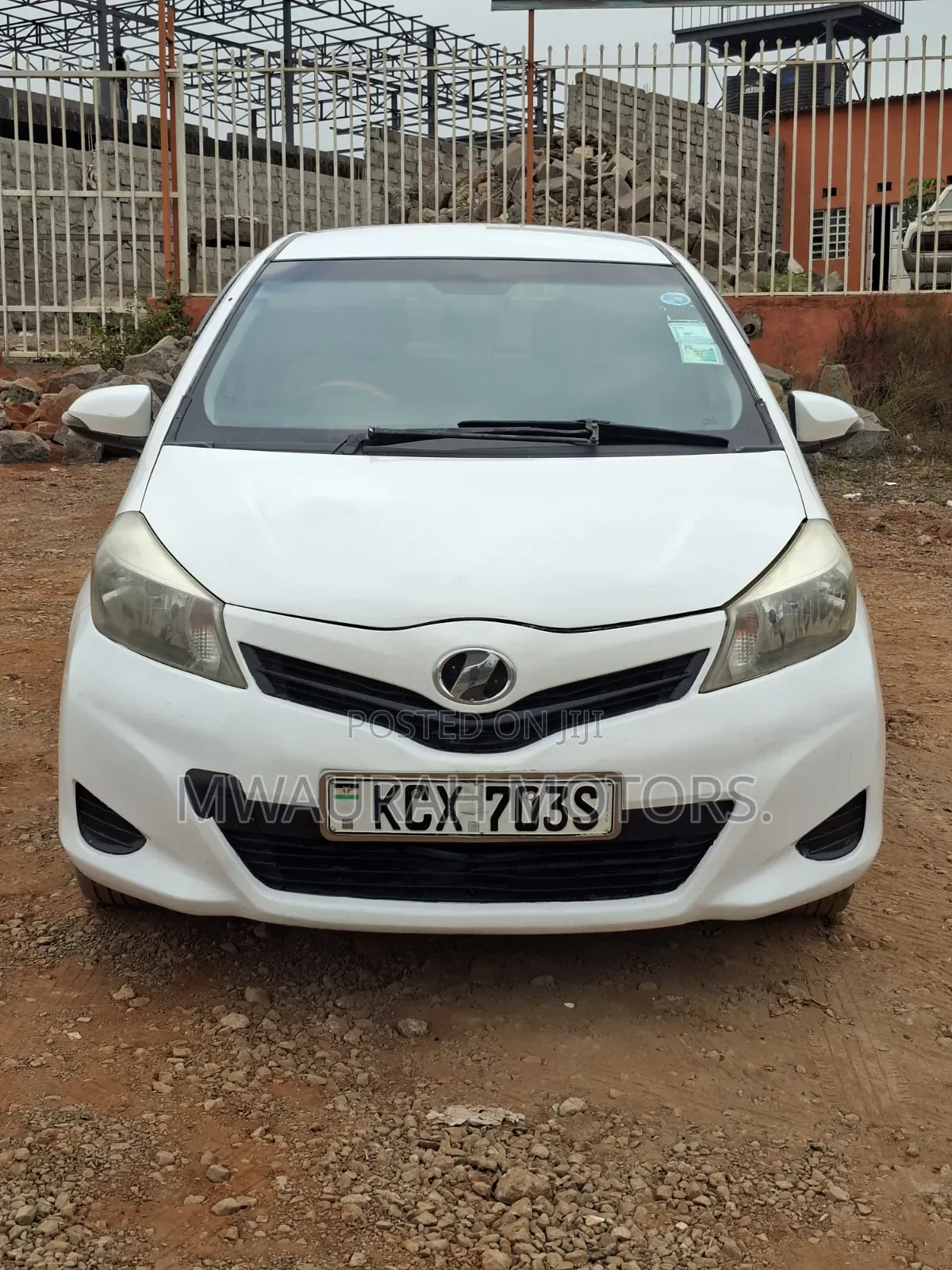 Toyota Vitz 1.3 FWD 5dr 2012 White
